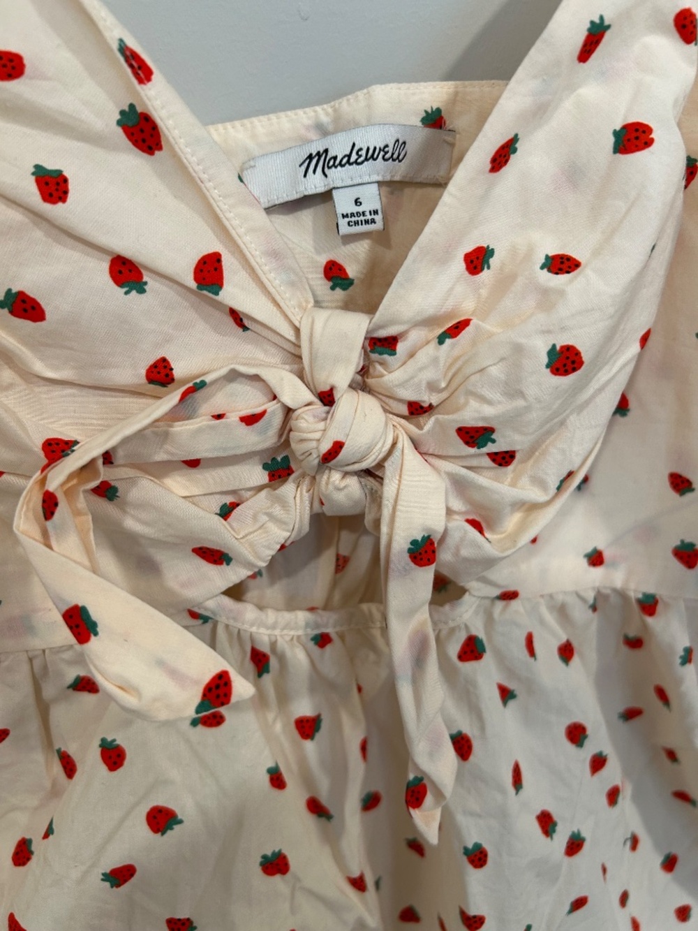 Madewell Strawberry print women’s size 6 top - Picture 2 of 4